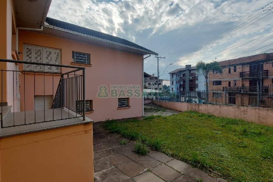 Casa com 209m², 3 dormitórios, 1 vaga, no bairro Rio Branco em Caxias do Sul para Comprar