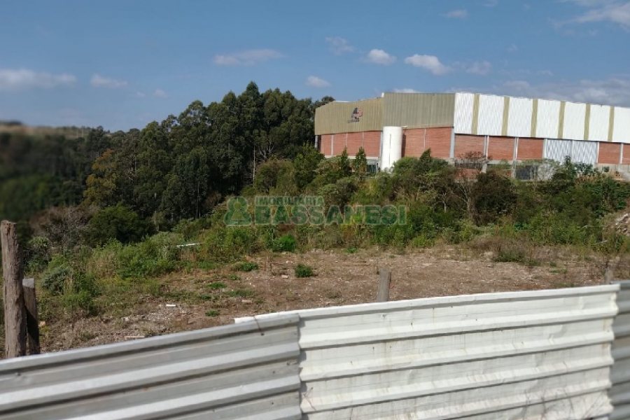 Terreno com 11819m², no bairro São Giácomo em Caxias do Sul para Comprar