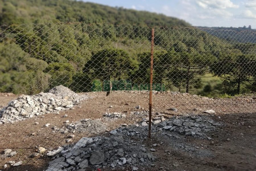 Terreno, no bairro São Giácomo em Caxias do Sul para Comprar