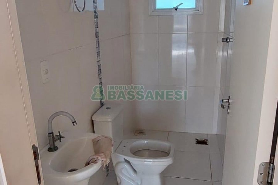 Sobrado com 83m², 2 dormitórios, 1 vaga, no bairro Desvio Rizzo em Caxias do Sul para Comprar