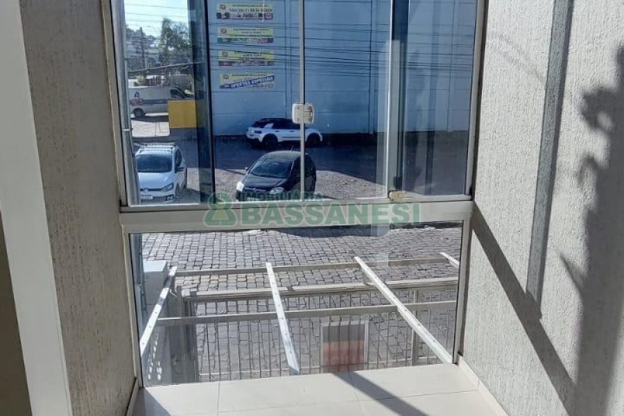 Sobrado com 83m², 2 dormitórios, 1 vaga, no bairro Desvio Rizzo em Caxias do Sul para Comprar