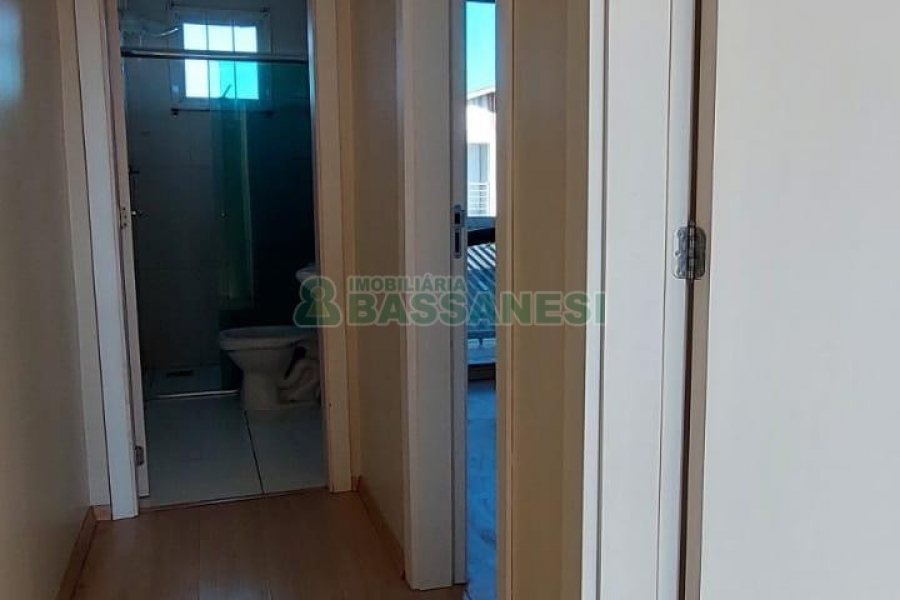 Sobrado com 83m², 2 dormitórios, 1 vaga, no bairro Desvio Rizzo em Caxias do Sul para Comprar