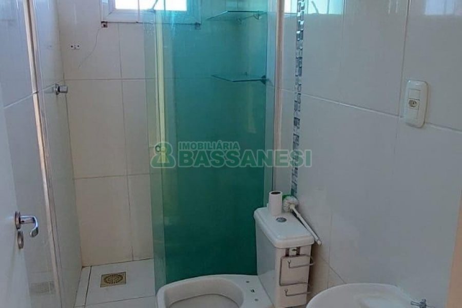 Sobrado com 83m², 2 dormitórios, 1 vaga, no bairro Desvio Rizzo em Caxias do Sul para Comprar