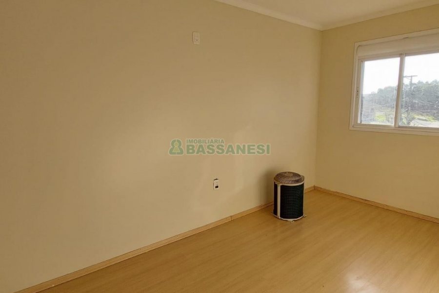 Sobrado com 83m², 2 dormitórios, 1 vaga, no bairro Desvio Rizzo em Caxias do Sul para Comprar