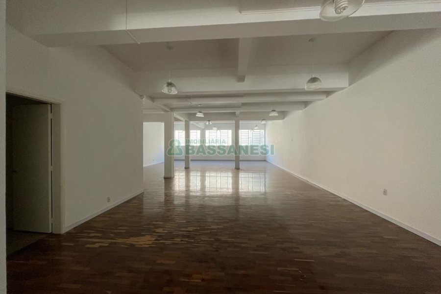 Loja com 300m², no bairro Centro em Caxias do Sul para Alugar