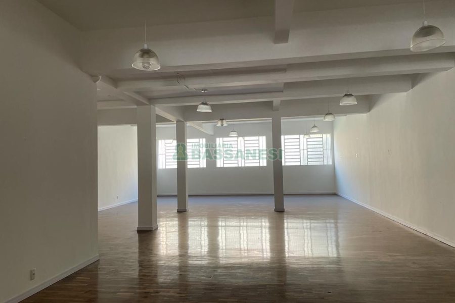 Loja com 300m², no bairro Centro em Caxias do Sul para Alugar