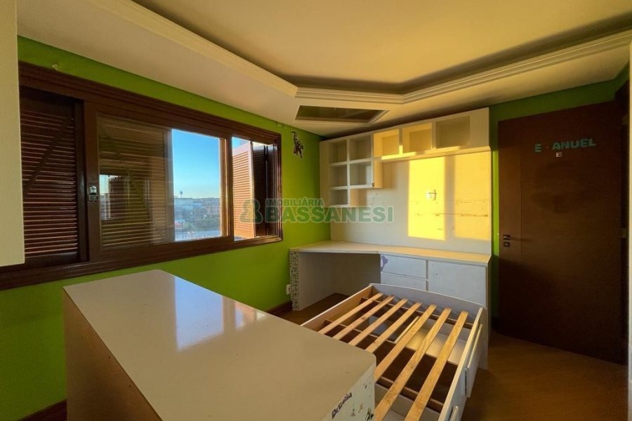 Apartamento com 210m², 3 dormitórios, 1 vaga, no bairro Sagrada Família em Caxias do Sul para Comprar