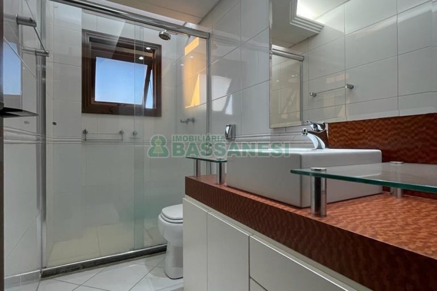 Apartamento com 210m², 3 dormitórios, 1 vaga, no bairro Sagrada Família em Caxias do Sul para Comprar