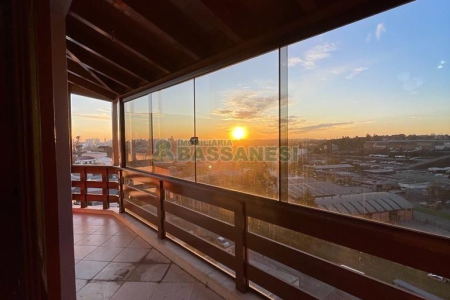 Apartamento com 210m², 3 dormitórios, 1 vaga, no bairro Sagrada Família em Caxias do Sul para Comprar