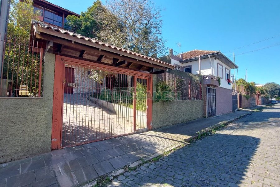 Casa com 405m², 3 dormitórios, 2 vagas, no bairro Rio Branco em Caxias do Sul para Comprar