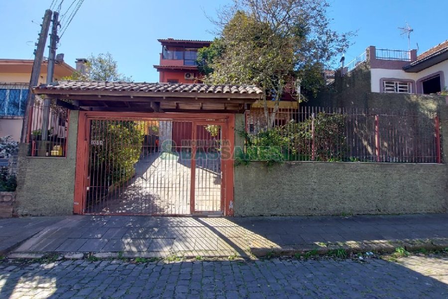 Casa com 405m², 3 dormitórios, 2 vagas, no bairro Rio Branco em Caxias do Sul para Comprar