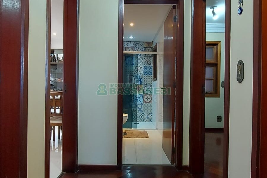 Casa com 405m², 3 dormitórios, 2 vagas, no bairro Rio Branco em Caxias do Sul para Comprar