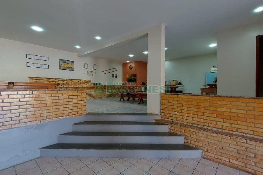 Casa com 405m², 3 dormitórios, 2 vagas, no bairro Rio Branco em Caxias do Sul para Comprar