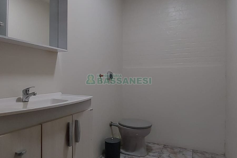 Casa com 405m², 3 dormitórios, 2 vagas, no bairro Rio Branco em Caxias do Sul para Comprar
