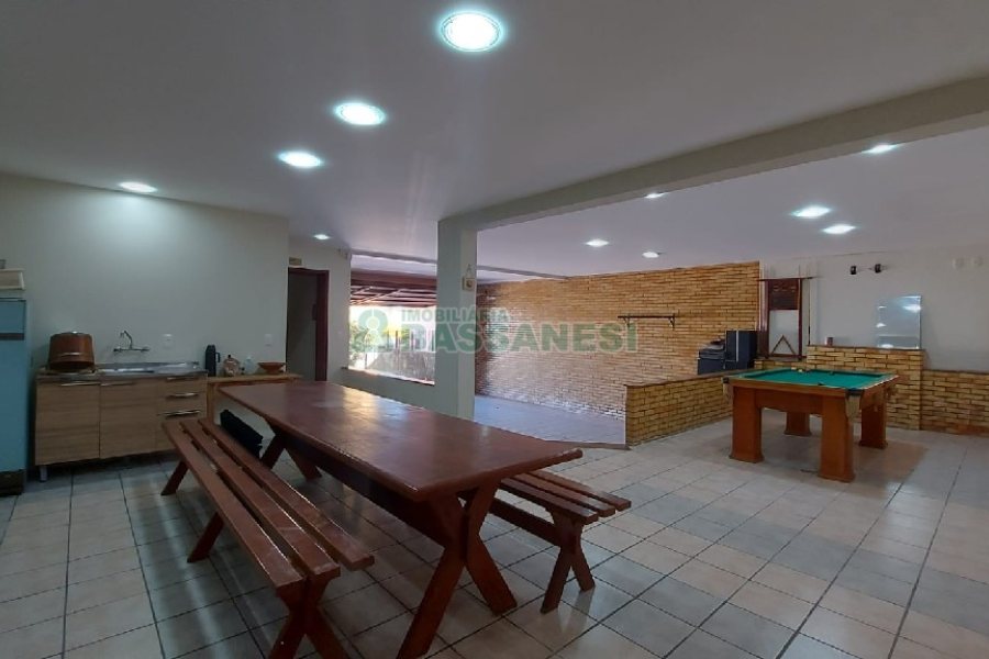 Casa com 405m², 3 dormitórios, 2 vagas, no bairro Rio Branco em Caxias do Sul para Comprar