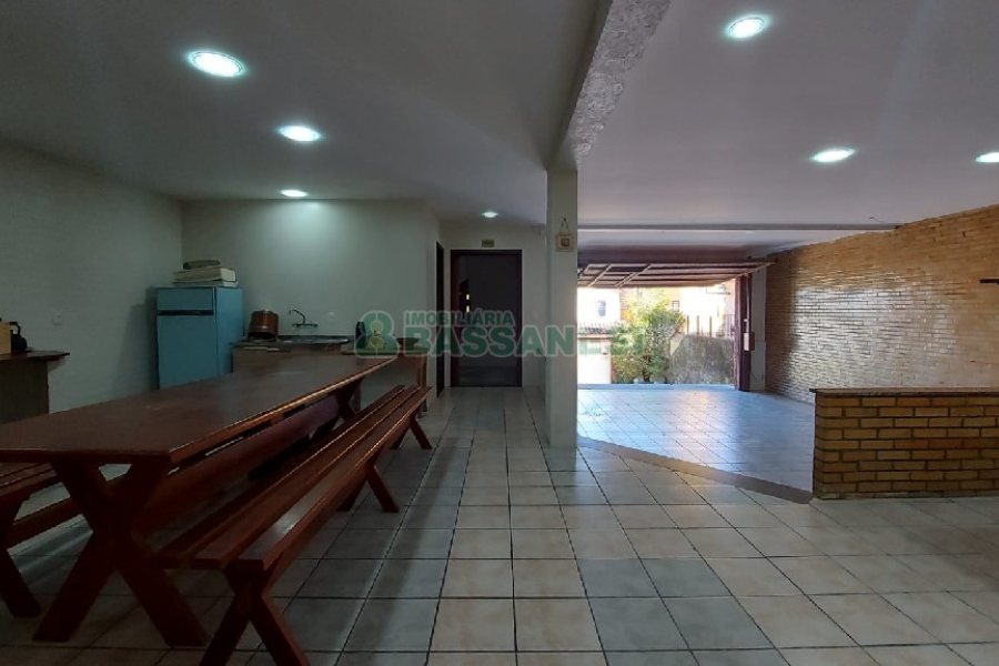 Casa com 405m², 3 dormitórios, 2 vagas, no bairro Rio Branco em Caxias do Sul para Comprar