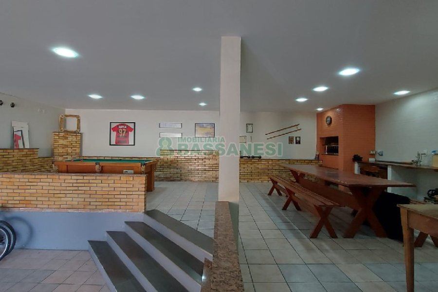 Casa com 405m², 3 dormitórios, 2 vagas, no bairro Rio Branco em Caxias do Sul para Comprar