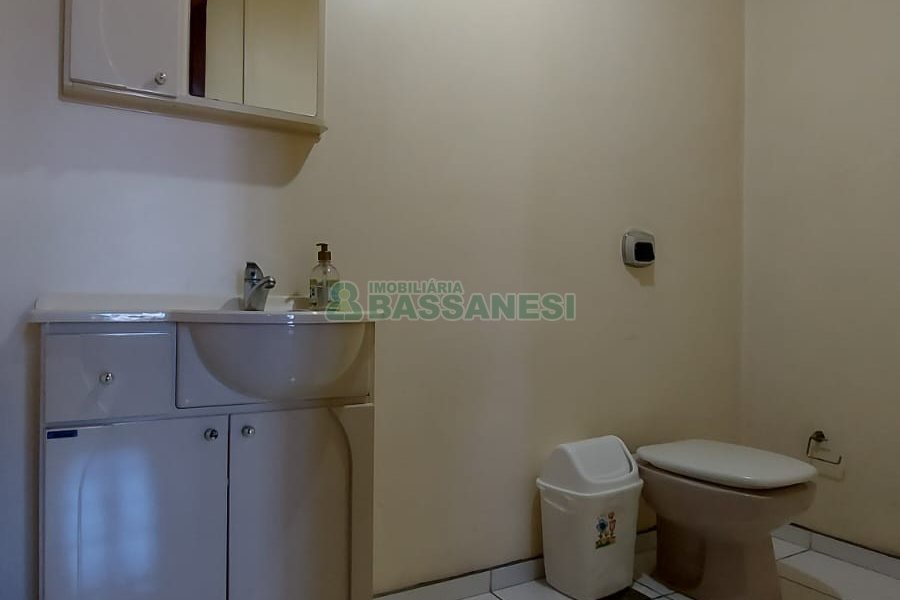 Casa com 405m², 3 dormitórios, 2 vagas, no bairro Rio Branco em Caxias do Sul para Comprar