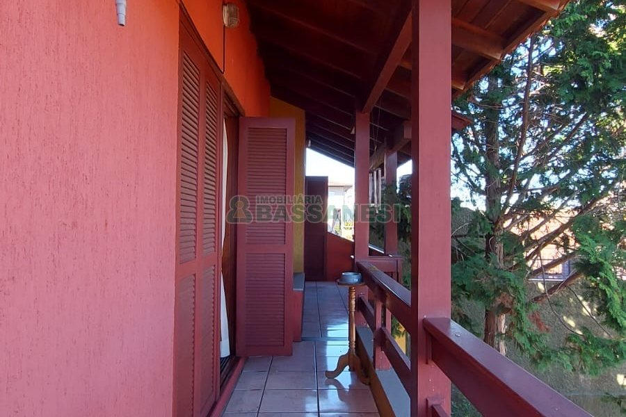 Casa com 405m², 3 dormitórios, 2 vagas, no bairro Rio Branco em Caxias do Sul para Comprar