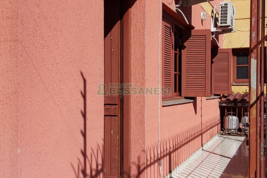 Casa com 405m², 3 dormitórios, 2 vagas, no bairro Rio Branco em Caxias do Sul para Comprar