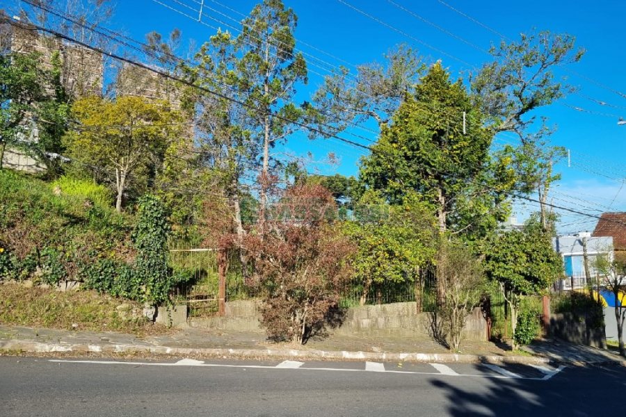 Terreno com 850m², no bairro Petrópolis em Caxias do Sul para Comprar