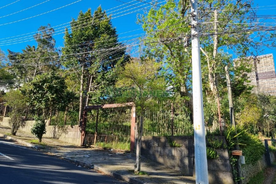 Terreno com 850m², no bairro Petrópolis em Caxias do Sul para Comprar