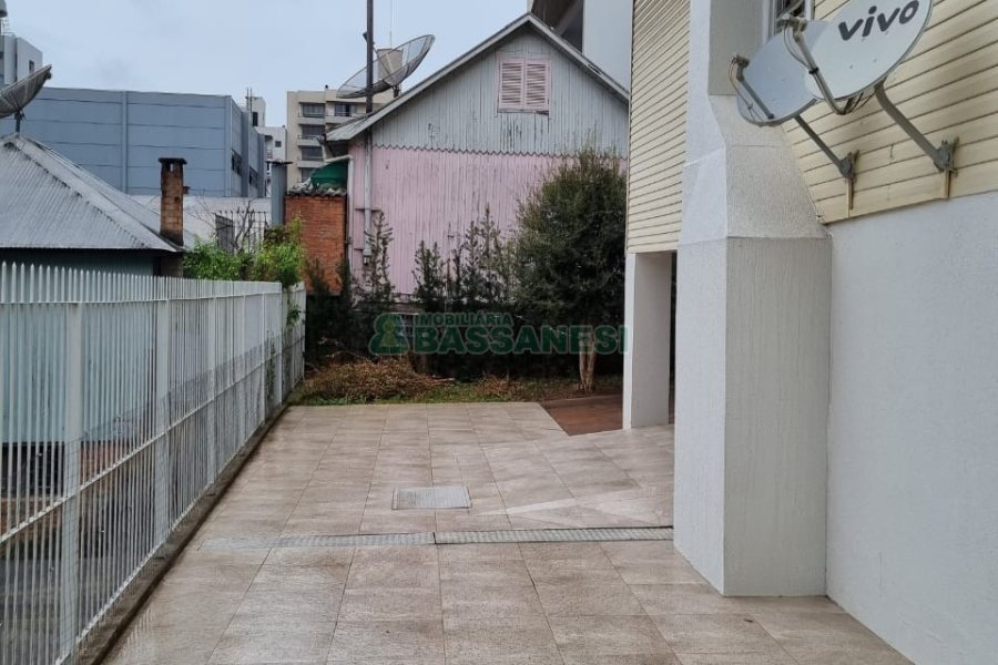 Casa com 130m², 5 dormitórios, 2 vagas, no bairro Centro em Caxias do Sul para Comprar