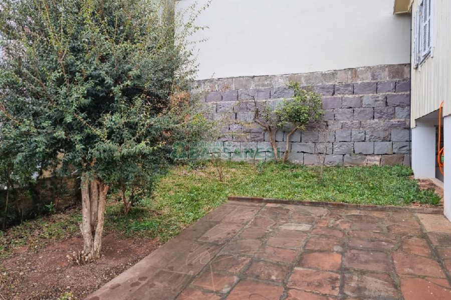 Casa com 130m², 5 dormitórios, 2 vagas, no bairro Centro em Caxias do Sul para Comprar