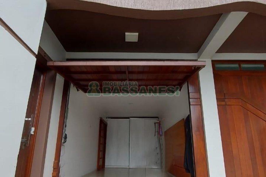 Sobrado com 164m², 3 dormitórios, 2 vagas, no bairro Santa Catarina em Caxias do Sul para Comprar