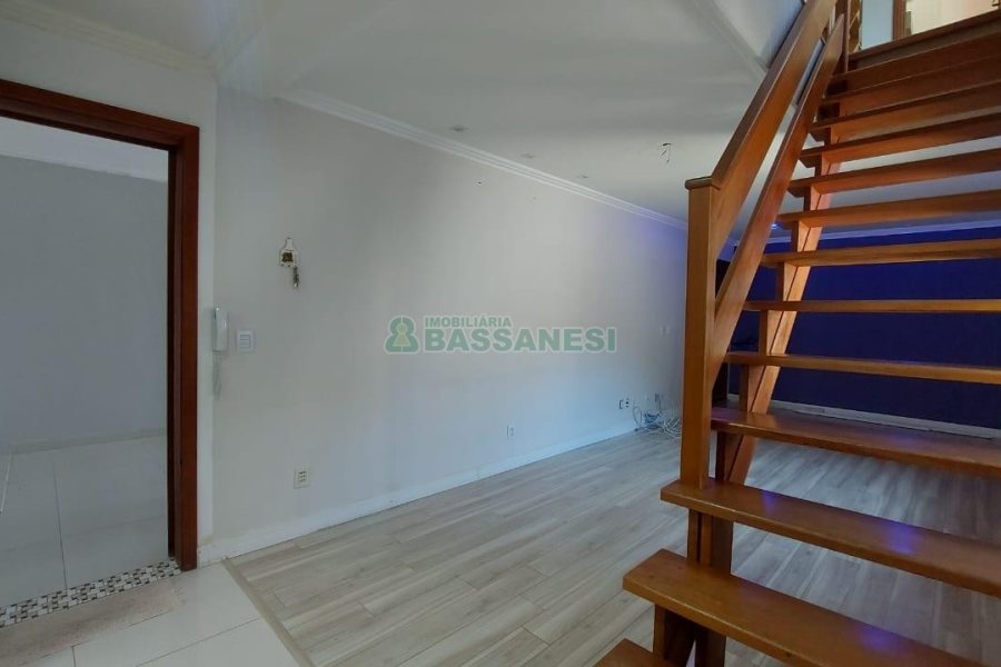 Sobrado com 164m², 3 dormitórios, 2 vagas, no bairro Santa Catarina em Caxias do Sul para Comprar