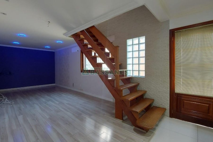 Sobrado com 164m², 3 dormitórios, 2 vagas, no bairro Santa Catarina em Caxias do Sul para Comprar