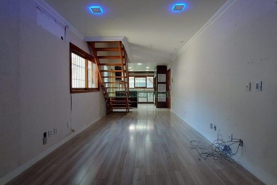 Sobrado com 164m², 3 dormitórios, 2 vagas, no bairro Santa Catarina em Caxias do Sul para Comprar