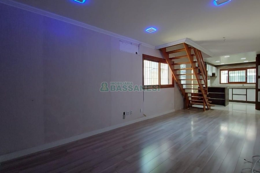 Sobrado com 164m², 3 dormitórios, 2 vagas, no bairro Santa Catarina em Caxias do Sul para Comprar