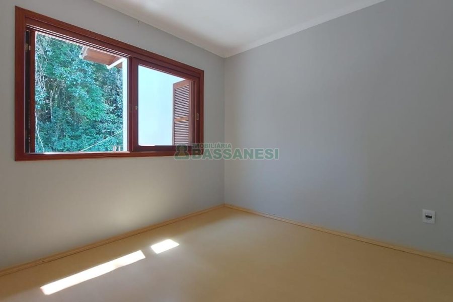 Sobrado com 164m², 3 dormitórios, 2 vagas, no bairro Santa Catarina em Caxias do Sul para Comprar