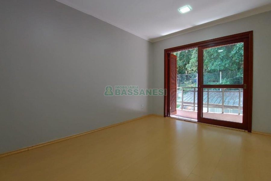 Sobrado com 164m², 3 dormitórios, 2 vagas, no bairro Santa Catarina em Caxias do Sul para Comprar