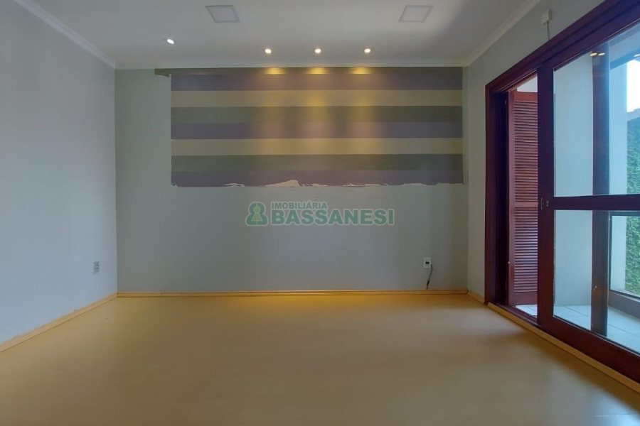 Sobrado com 164m², 3 dormitórios, 2 vagas, no bairro Santa Catarina em Caxias do Sul para Comprar