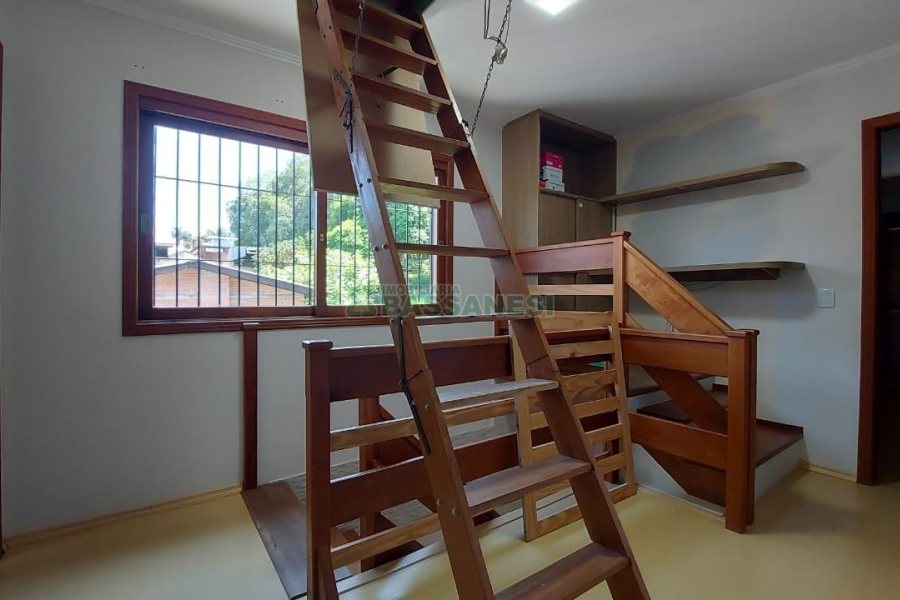 Sobrado com 164m², 3 dormitórios, 2 vagas, no bairro Santa Catarina em Caxias do Sul para Comprar