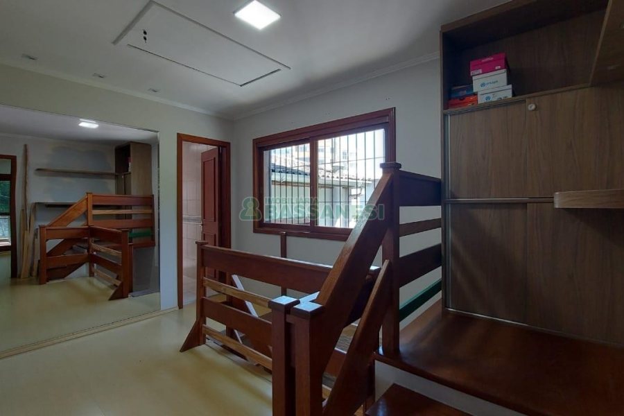 Sobrado com 164m², 3 dormitórios, 2 vagas, no bairro Santa Catarina em Caxias do Sul para Comprar