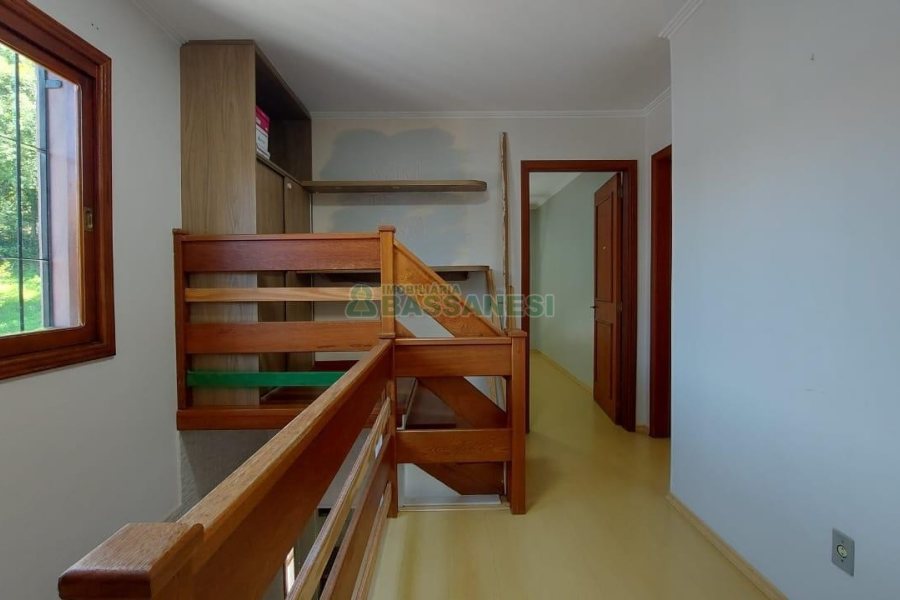 Sobrado com 164m², 3 dormitórios, 2 vagas, no bairro Santa Catarina em Caxias do Sul para Comprar