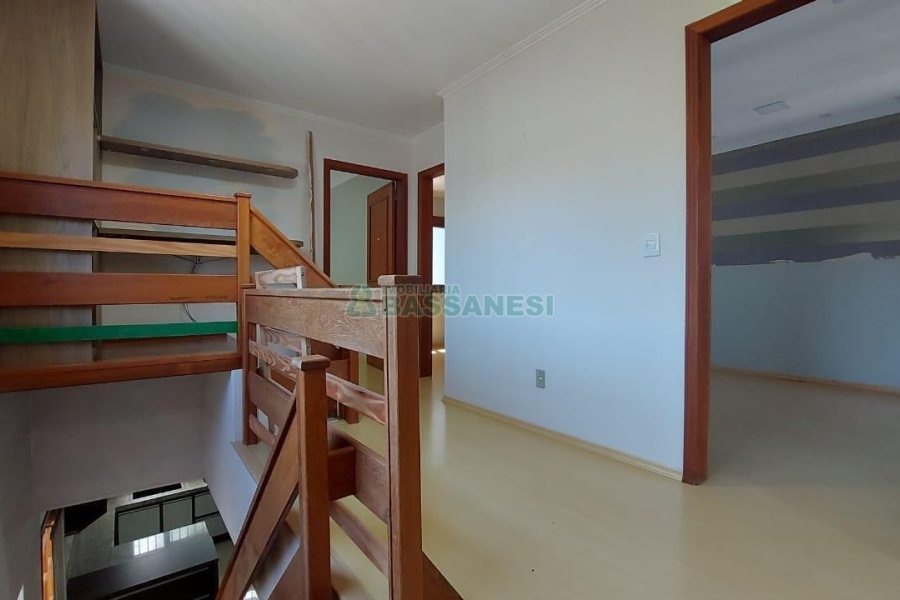 Sobrado com 164m², 3 dormitórios, 2 vagas, no bairro Santa Catarina em Caxias do Sul para Comprar