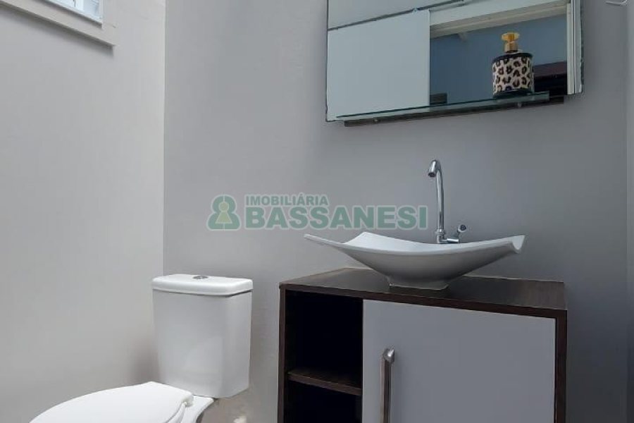 Sobrado com 164m², 3 dormitórios, 2 vagas, no bairro Santa Catarina em Caxias do Sul para Comprar