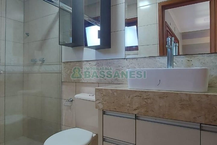 Sobrado com 164m², 3 dormitórios, 2 vagas, no bairro Santa Catarina em Caxias do Sul para Comprar