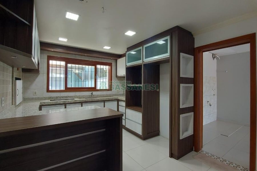 Sobrado com 164m², 3 dormitórios, 2 vagas, no bairro Santa Catarina em Caxias do Sul para Comprar