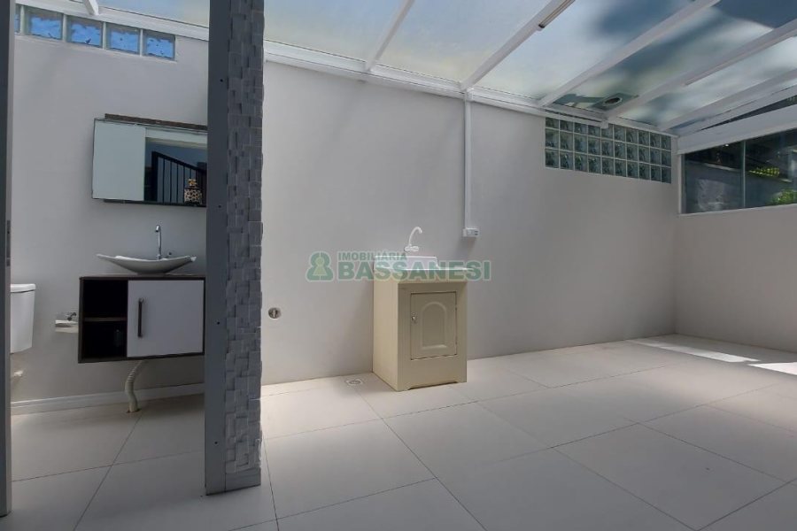 Sobrado com 164m², 3 dormitórios, 2 vagas, no bairro Santa Catarina em Caxias do Sul para Comprar