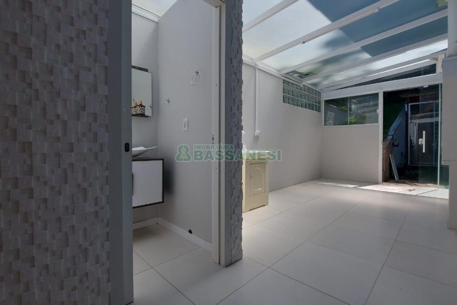 Sobrado com 164m², 3 dormitórios, 2 vagas, no bairro Santa Catarina em Caxias do Sul para Comprar