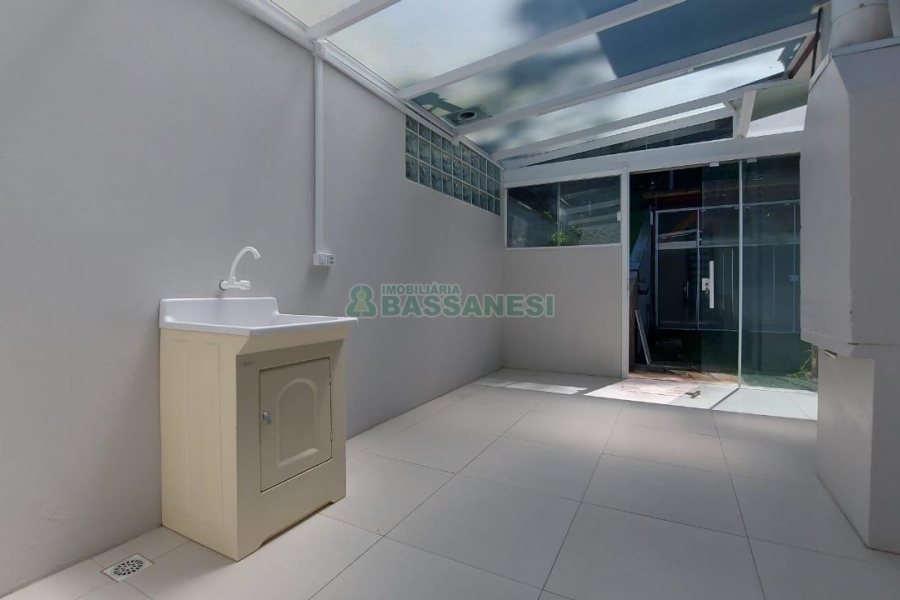 Sobrado com 164m², 3 dormitórios, 2 vagas, no bairro Santa Catarina em Caxias do Sul para Comprar