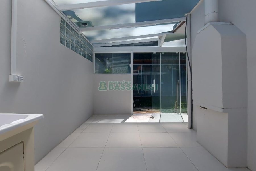 Sobrado com 164m², 3 dormitórios, 2 vagas, no bairro Santa Catarina em Caxias do Sul para Comprar