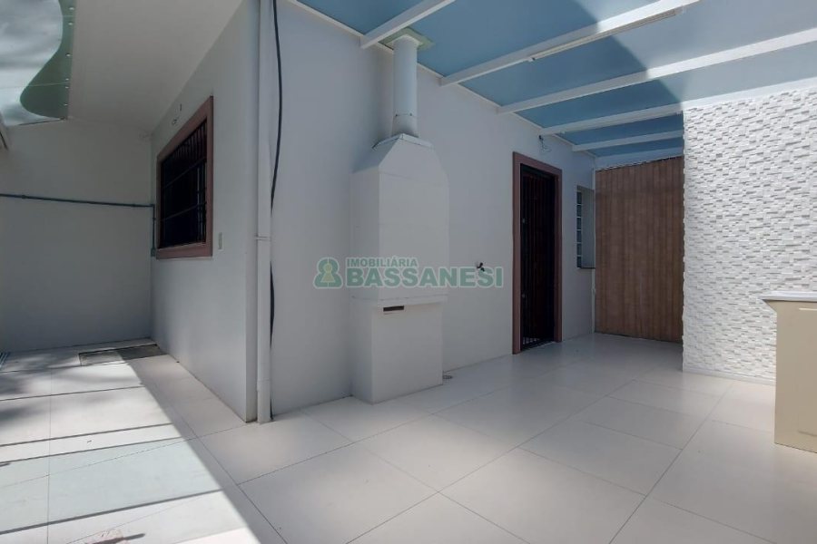 Sobrado com 164m², 3 dormitórios, 2 vagas, no bairro Santa Catarina em Caxias do Sul para Comprar