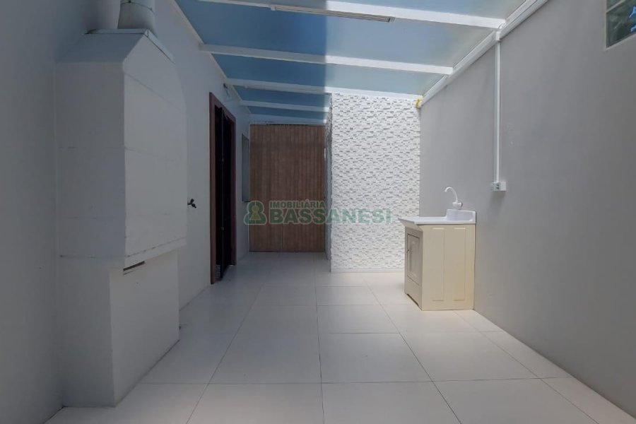 Sobrado com 164m², 3 dormitórios, 2 vagas, no bairro Santa Catarina em Caxias do Sul para Comprar