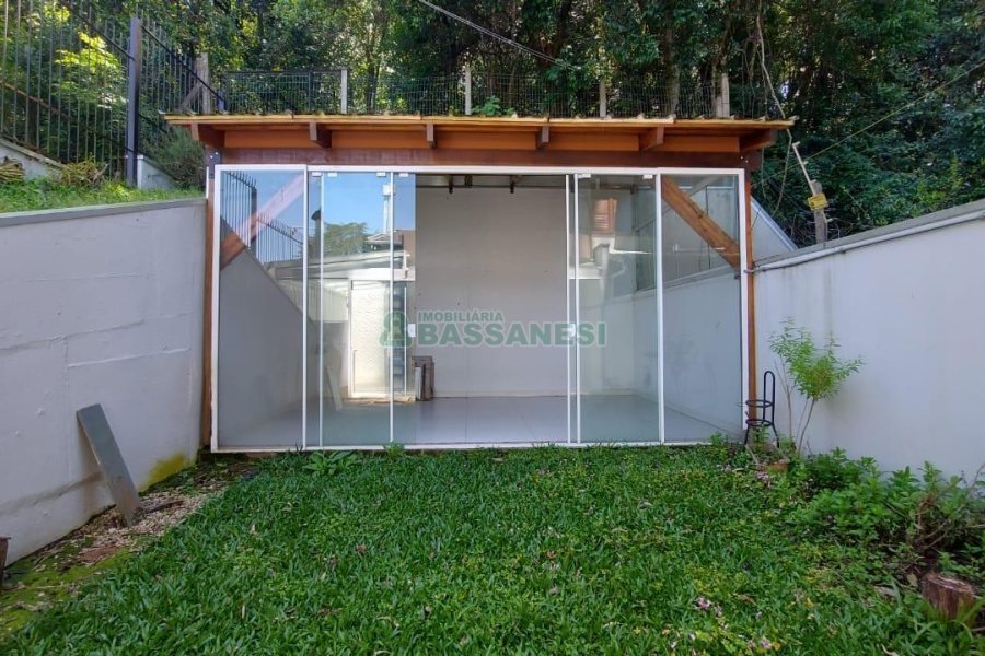 Sobrado com 164m², 3 dormitórios, 2 vagas, no bairro Santa Catarina em Caxias do Sul para Comprar